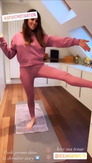 Karine Ferri feet photo thumbnail