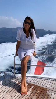 Karine Ferri feet photo thumbnail