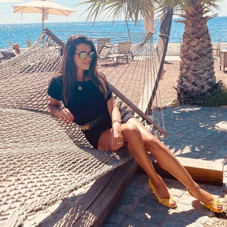 Karine Ferri feet photo thumbnail