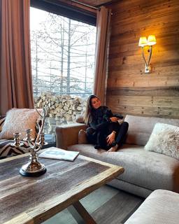 Karine Ferri feet photo thumbnail