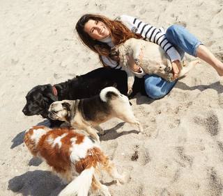 Karine Ferri feet photo thumbnail
