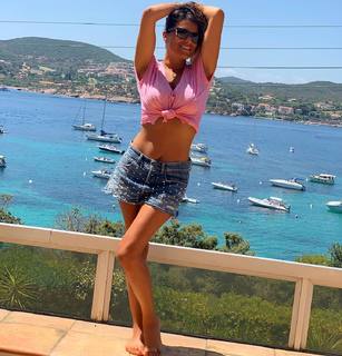 Karine Ferri feet photo thumbnail