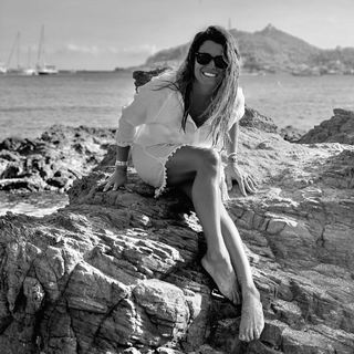 Karine Ferri feet photo thumbnail