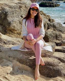 Karine Ferri feet photo thumbnail