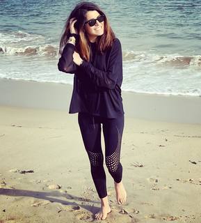 Karine Ferri feet photo thumbnail