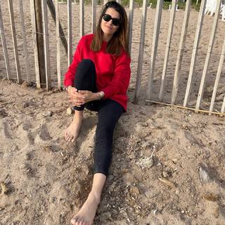 Karine Ferri feet photo thumbnail