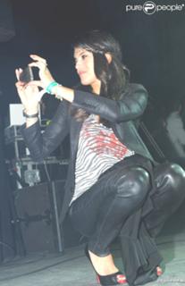 Karine Ferri feet photo thumbnail