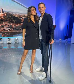 Karine Ferri feet photo thumbnail
