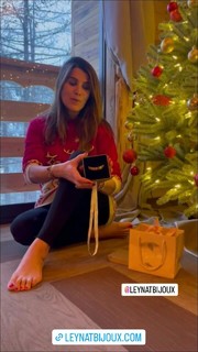 Karine Ferri feet photo thumbnail