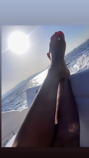 Karine Ferri feet photo thumbnail