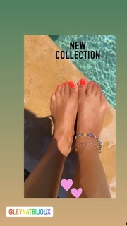 Karine Ferri feet photo thumbnail