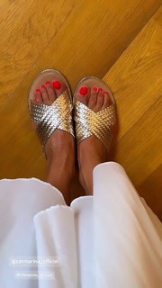 Karine Ferri feet photo thumbnail