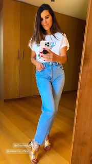Karine Ferri feet photo thumbnail