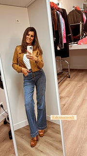 Karine Ferri feet photo thumbnail