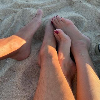 Karine Ferri feet photo thumbnail