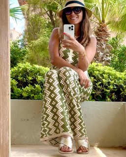 Karine Ferri feet photo thumbnail
