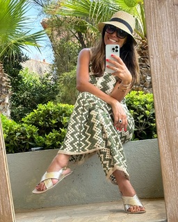 Karine Ferri feet photo thumbnail