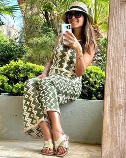 Karine Ferri feet photo thumbnail