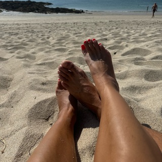 Karine Ferri feet photo thumbnail