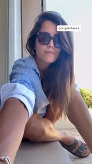 Karine Ferri feet photo thumbnail