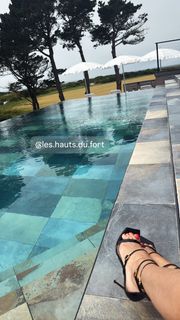Karine Ferri feet photo 2