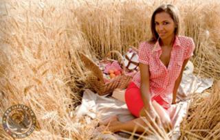 Karine Le Marchand feet photo 2