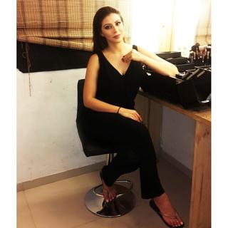 Karishma Kotak feet photo thumbnail