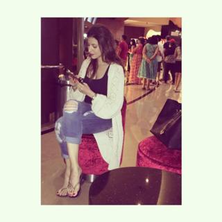 Karishma Kotak feet photo thumbnail