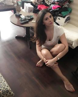 Karishma Kotak feet photo thumbnail