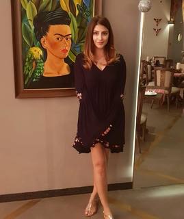 Karishma Kotak feet photo thumbnail