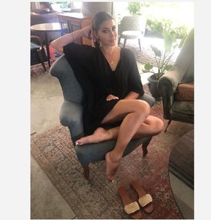 Karishma Kotak feet photo thumbnail