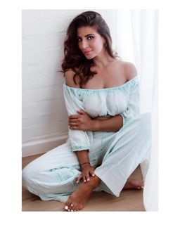 Karishma Kotak feet photo thumbnail