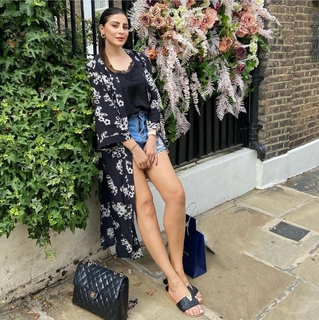 Karishma Kotak feet photo thumbnail