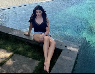 Karishma Kotak feet photo thumbnail