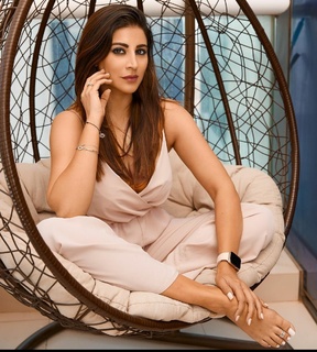 Karishma Kotak feet photo thumbnail