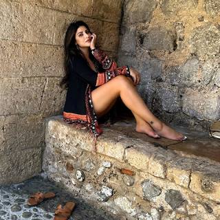 Karishma Kotak feet photo thumbnail