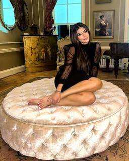 Karishma Kotak feet photo thumbnail