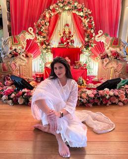 Karishma Kotak feet photo thumbnail