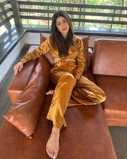 Karishma Kotak feet photo thumbnail