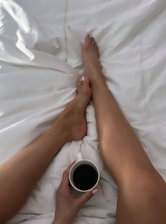 Karishma Kotak feet photo thumbnail