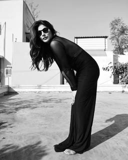 Karishma Kotak feet photo thumbnail
