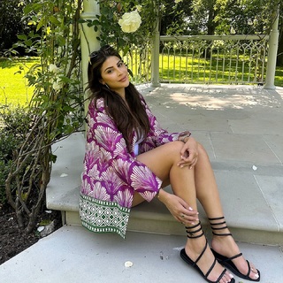 Karishma Kotak feet photo thumbnail