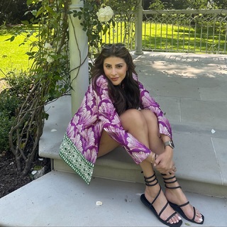 Karishma Kotak feet photo thumbnail