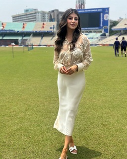 Karishma Kotak feet photo thumbnail