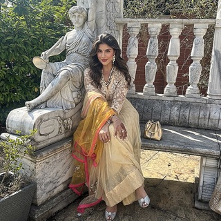 Karishma Kotak feet photo thumbnail