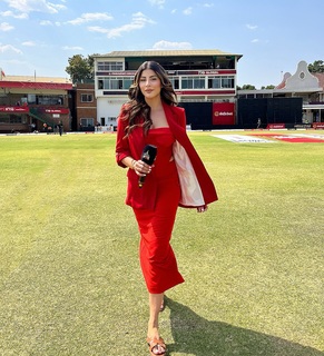 Karishma Kotak feet photo thumbnail