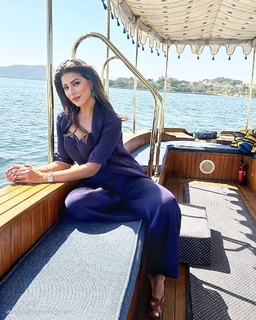 Karishma Kotak feet photo thumbnail