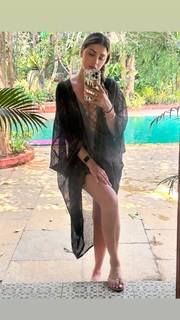 Karishma Kotak feet photo thumbnail