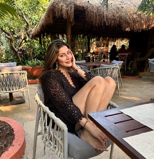 Karishma Kotak feet photo thumbnail