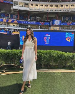 Karishma Kotak feet photo thumbnail